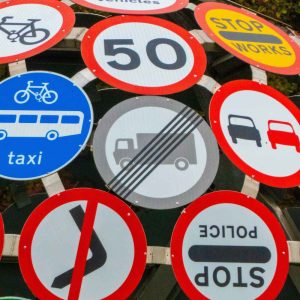 Panneaux-conduite-automobile-securite-routiere